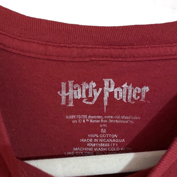 Harry Potter Red & Gold Gryfindor Quidditch T-Shirt Hogwarts Unisex Medium Top! - Picture 2 of 3